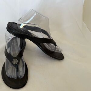 Vince Camuto Thong Sandals Size 10 EU 42 Black Leather Tamie 2 Emblem Women's